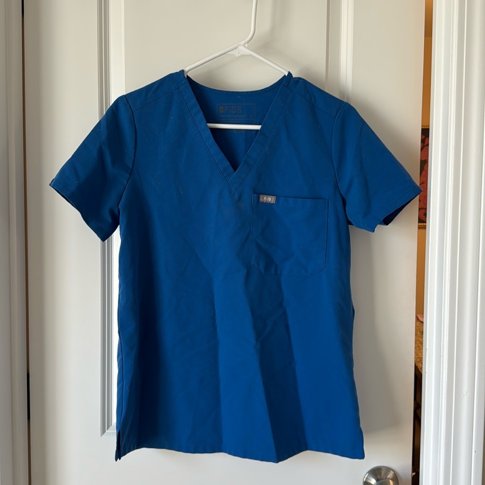FIGS scrub top